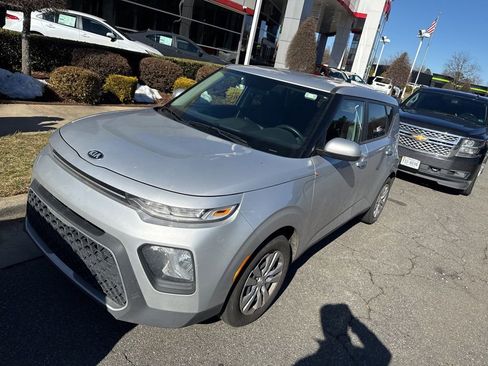 Used 2020 Kia Soul LX image 3
