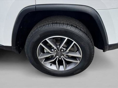 Used 2022 Jeep Grand Cherokee Limited image 9