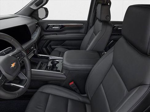 New 2026 Chevrolet Suburban LT image 6