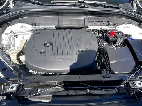 Used 2022 Volvo XC60 B5 Momentum w/ Climate Package image 28