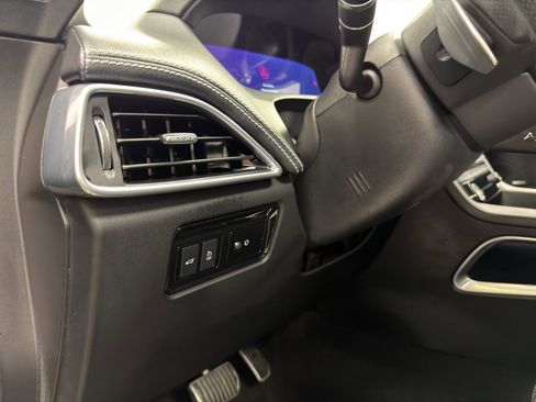 Used 2020 Jaguar F-PACE SVR image 16