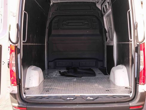 Used 2024 Mercedes-Benz Sprinter 2500 image 24