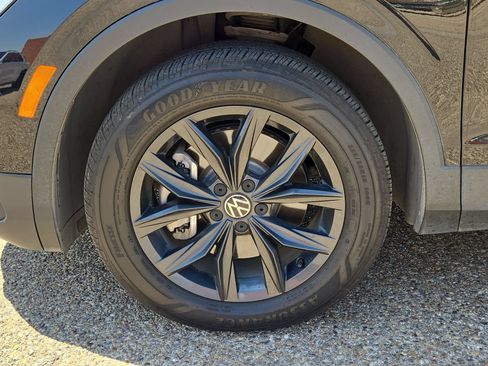 Used 2024 Volkswagen Tiguan SE AWD/4WD image 11