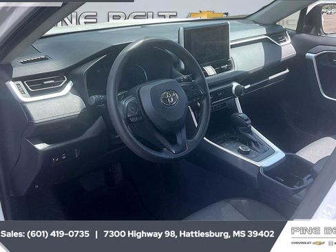 Used 2025 Toyota RAV4 XLE image 12