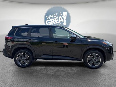 Used 2026 Nissan Rogue SV AWD/4WD image 2