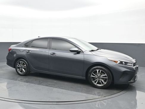 Used 2022 Kia Forte LXS image 8