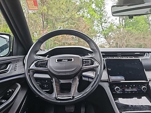 Used 2024 Jeep Grand Cherokee Overland w/ Advanced Protech Group III AWD/4WD image 12