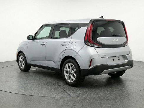 Used 2025 Kia Soul LX w/ LX Technology Package image 6