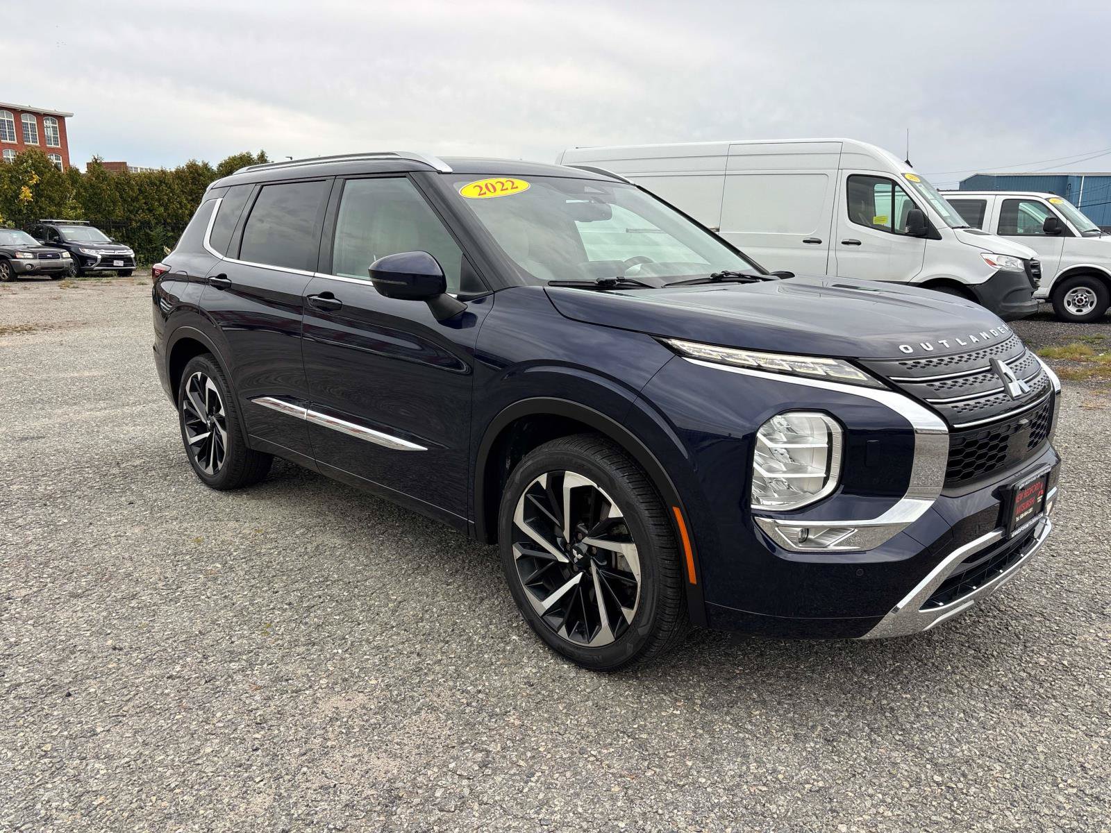 Used 2022 Mitsubishi Outlander SEL AWD/4WD image 3