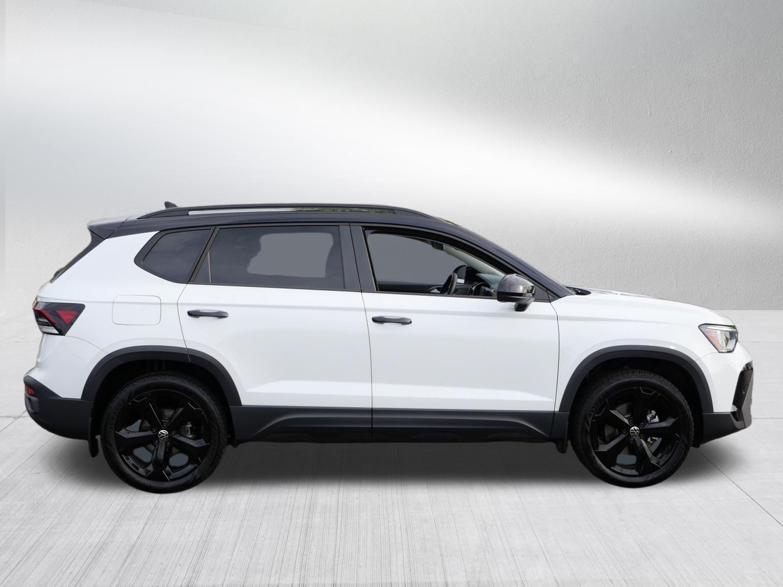Certified 2025 Volkswagen Taos SE AWD/4WD image 7