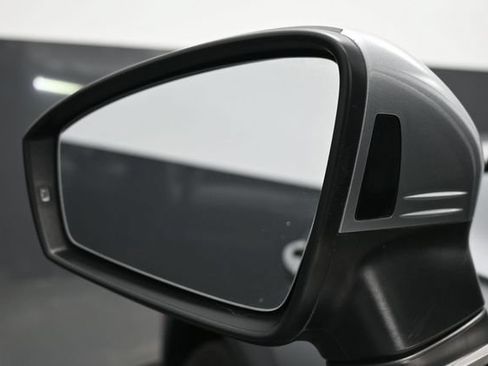 Used 2024 Volkswagen Tiguan SE FWD image 5