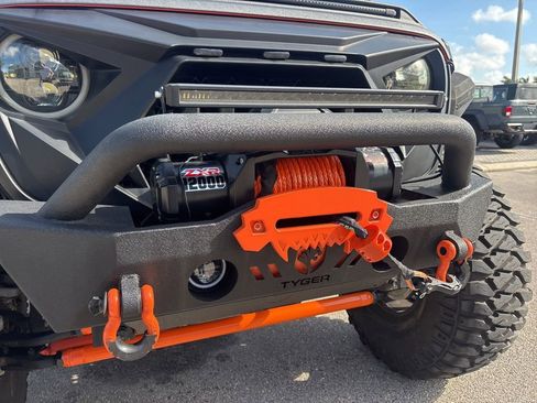 Used 2023 Jeep Gladiator Sport AWD/4WD image 8