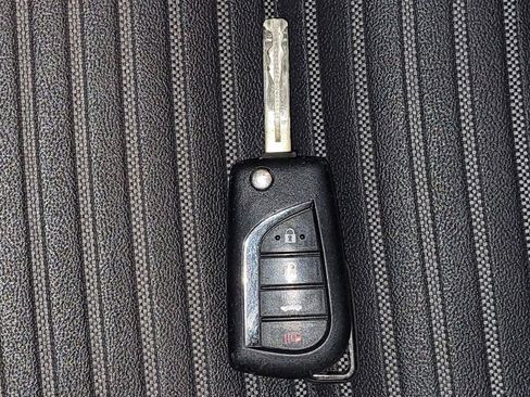 Used 2022 Toyota Camry SE FWD image 32