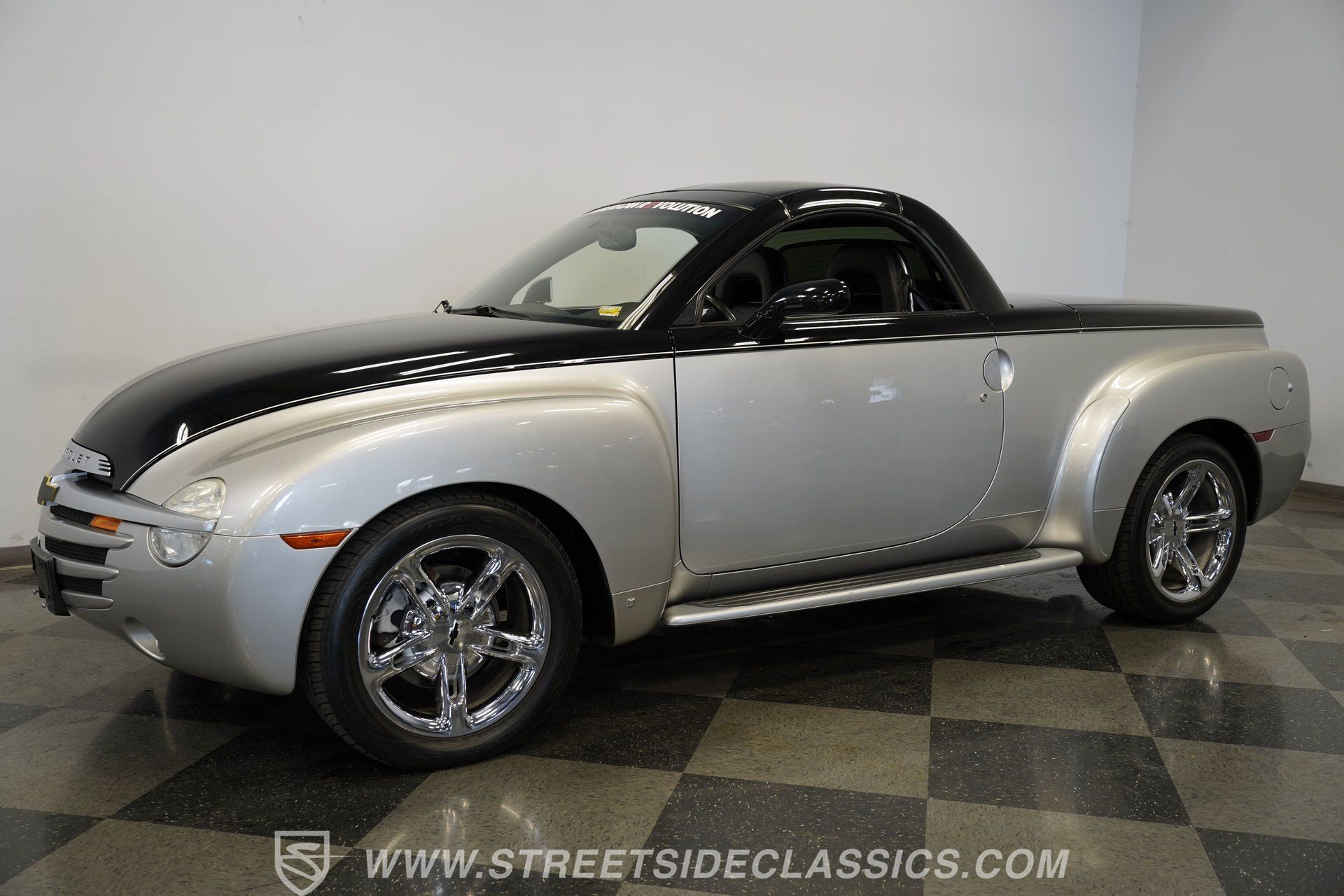 Used 2006 Chevrolet SSR w/ Preferred Equipment Group RWD image 7