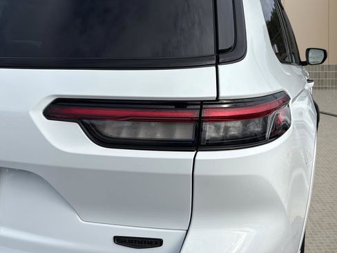Used 2024 Jeep Grand Cherokee L Summit image 13
