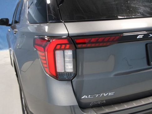Used 2025 Ford Explorer Active image 34