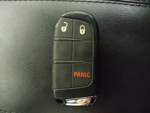 Used 2024 Jeep Compass Latitude image 32