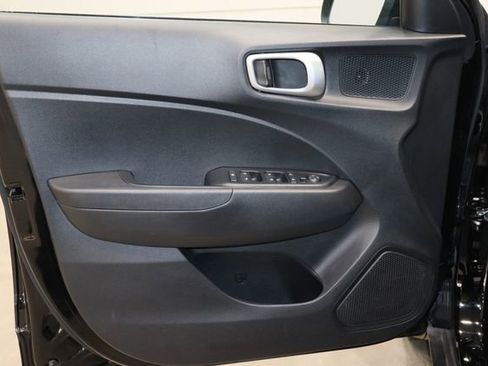 Used 2024 Hyundai Venue SEL image 19