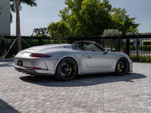 Used 2019 Porsche 911 Speedster RWD image 4