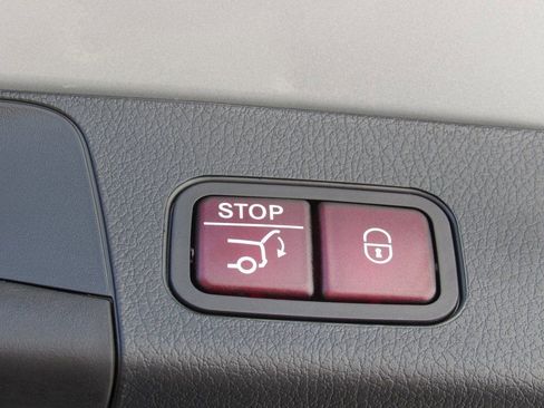 New 2025 Mercedes-Benz GLB 250 GLB 250 image 24