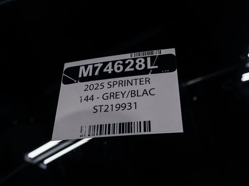 Used 2025 Mercedes-Benz Sprinter 2500 image 35