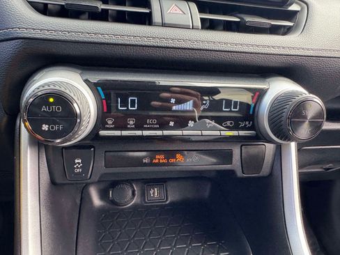 Certified 2024 Toyota RAV4 LE AWD/4WD image 33