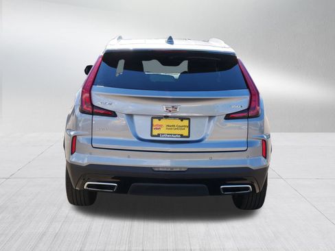 Used 2025 Cadillac XT4 Premium Luxury image 6