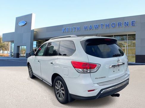 Used 2015 Nissan Pathfinder SV FWD image 5