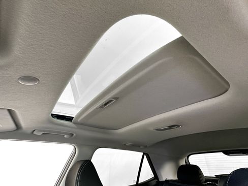 Used 2023 Hyundai Venue SEL FWD image 20