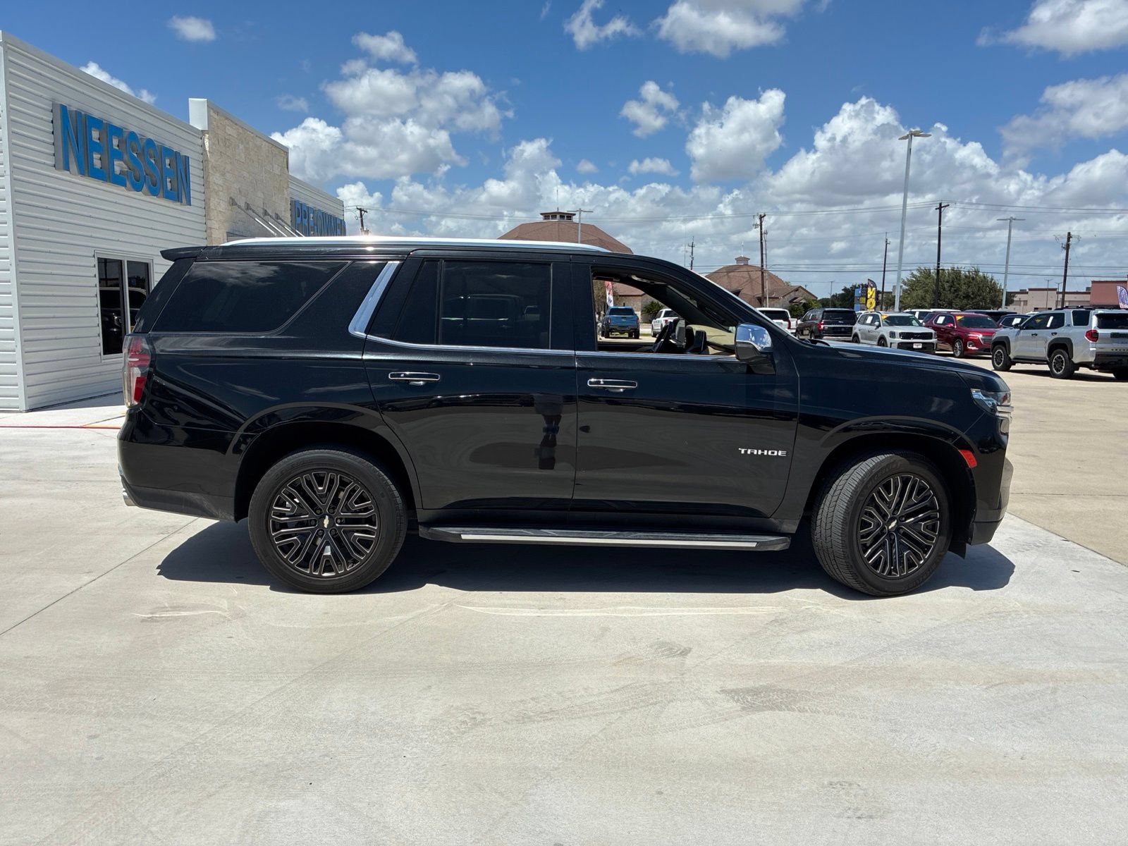 Used 2021 Chevrolet Tahoe Premier AWD/4WD image 2