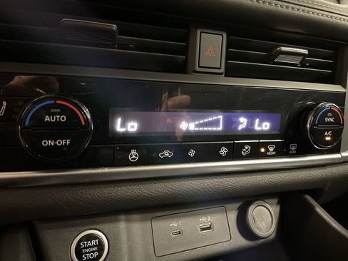 Used 2023 Nissan Rogue SV w/ SV Premium B Package FWD image 21