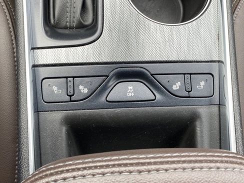 Used 2015 Chevrolet Impala LT w/ Convenience Package image 23