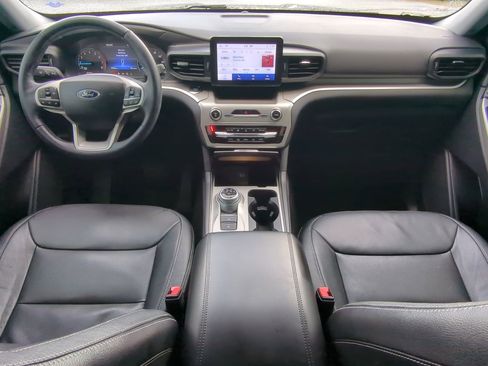 Certified 2022 Ford Explorer XLT image 13
