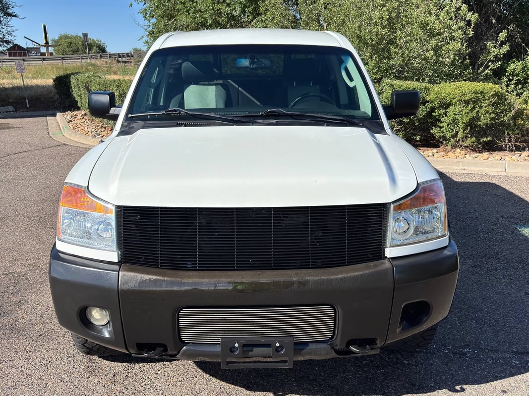 Used 2010 Nissan Titan PRO-4X AWD/4WD image 4