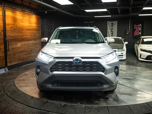 Used 2020 Toyota RAV4 XLE w/ Convenience Package image 4