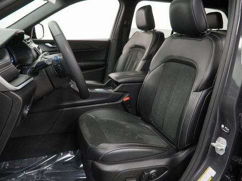 Certified 2025 Jeep Grand Cherokee Altitude image 16