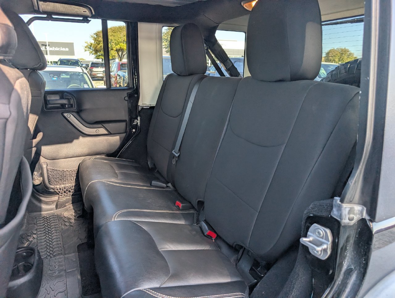 Used 2015 Jeep Wrangler Unlimited Rubicon AWD/4WD image 29