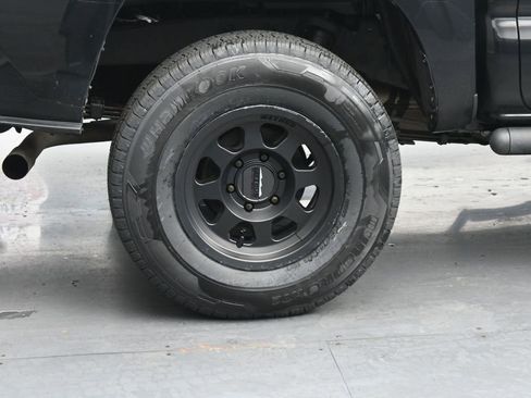 Used 2023 Toyota Tacoma SR AWD/4WD image 10