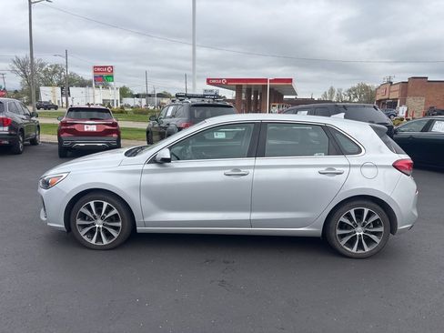 Used 2019 Hyundai Elantra GT FWD image 2