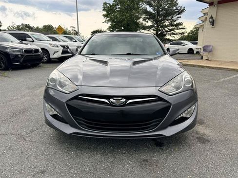 Used 2016 Hyundai Genesis 3.8 RWD image 2