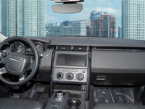 Used 2020 Land Rover Discovery SE image 21