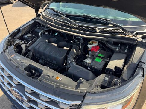 Used 2017 Ford Explorer XLT w/ Equipment Group 202A FWD image 24