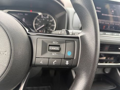 Used 2023 Nissan Rogue SV FWD image 21