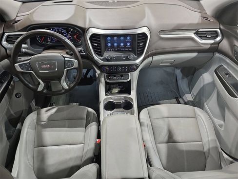 Used 2023 GMC Acadia SLT w/ Technology Package image 9