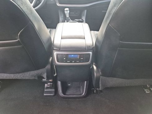 Used 2018 Toyota Highlander Limited FWD image 31