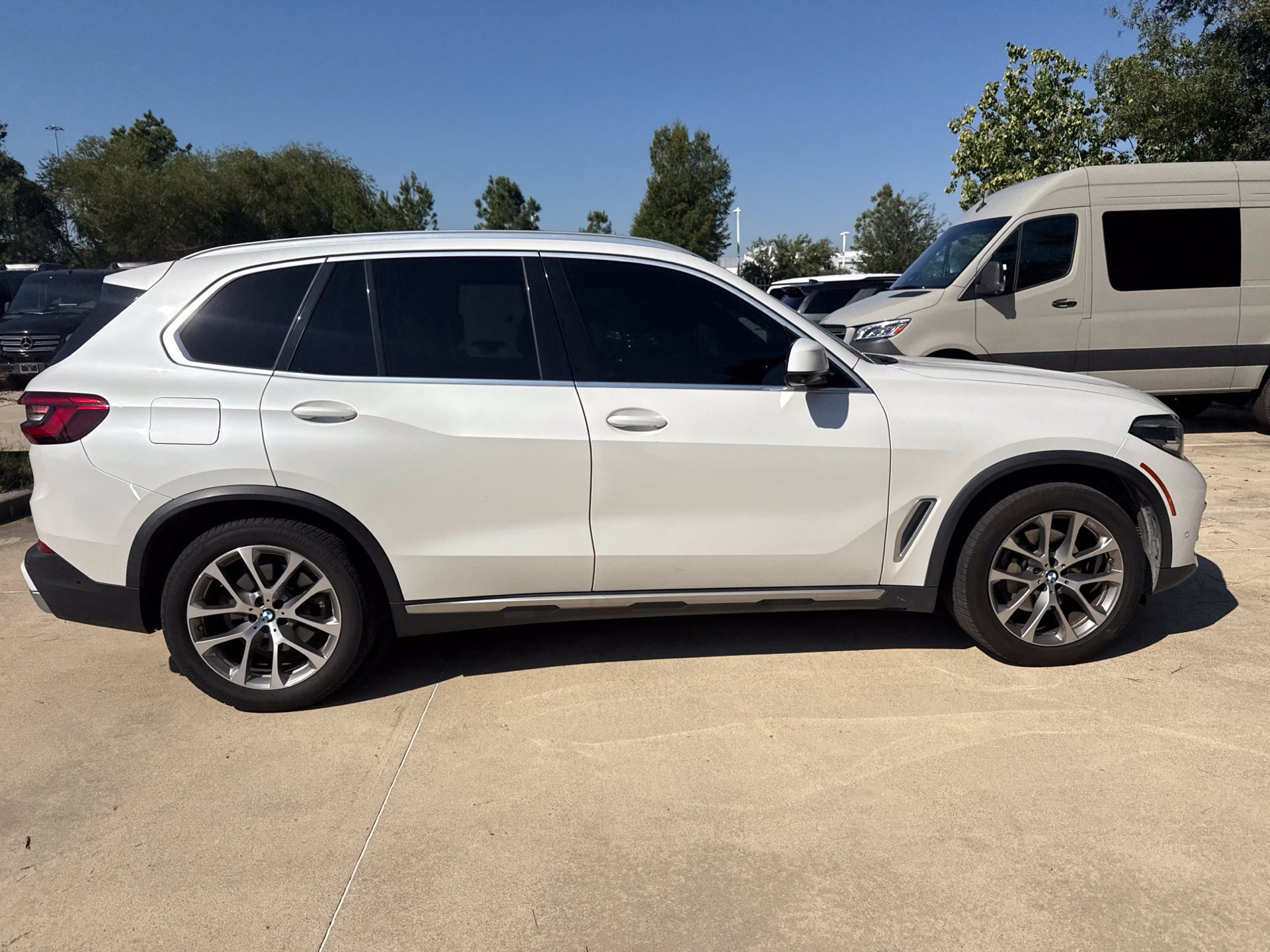 Used 2019 BMW X5 xDrive40i w/ Convenience Package AWD/4WD image 3