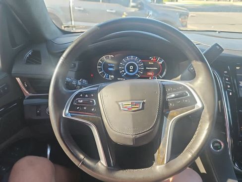 Used 2018 Cadillac Escalade Platinum AWD/4WD image 4