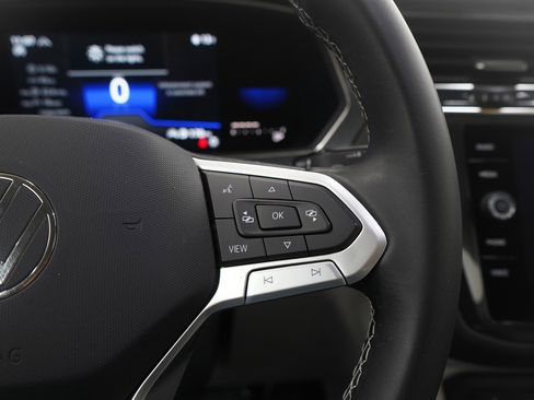 Used 2023 Volkswagen Tiguan SE image 26