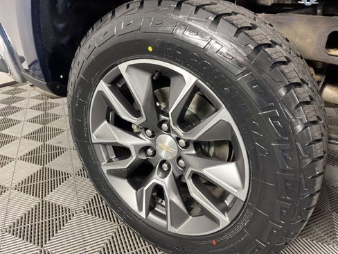 Used 2022 Chevrolet Silverado 1500 LT AWD/4WD image 12