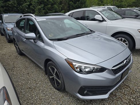 Used 2022 Subaru Impreza 2.0i Premium w/ Popular Package #2 AWD/4WD image 4